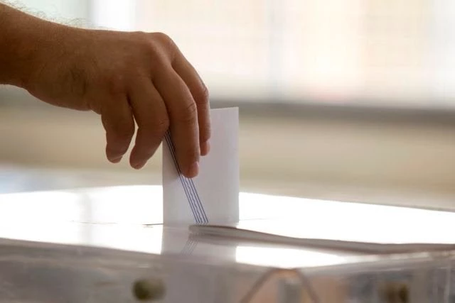 Πότε θα γίνουν εκλογές – Οι συντάξεις κρίνουν την ημερομηνία που θα στηθούν κάλπες